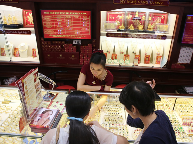 Giá vàng trong nước giảm tới 40.000 đồng mỗi lượng ảnh 1