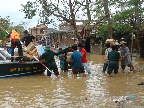 Tổ chức diễn tập phương án hộ đê phòng, chống lụt bão năm 2015 ảnh 1