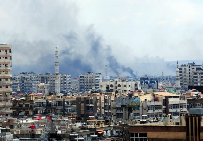 Liên minh do Mỹ dẫn đầu tiếp tục tấn công vào cứ điểm của IS ảnh 1