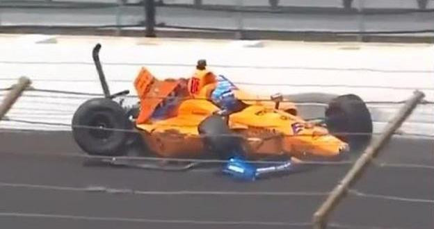 [Video] Gặp tai nạn khi đua thử F1, Fernando Alonso may mắn thoát chết ảnh 1
