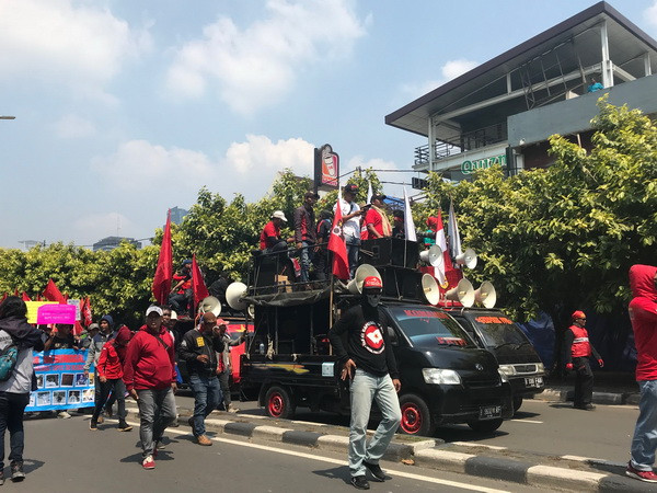 Biểu tình đòi hạn chế tiếp nhận lao động nước ngoài tại Indonesia ảnh 1