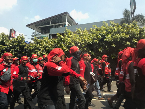 Biểu tình đòi hạn chế tiếp nhận lao động nước ngoài tại Indonesia ảnh 4