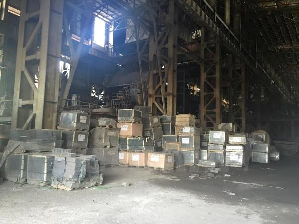 Một nhà máy thép - tài sản thế chấp ngân hàng bị bỏ hoang. (Ảnh: TH/Vietnam+) Cán bộ tín dụng ngân hàng: "Đứng cho vay, quỳ thu nợ" ảnh 2