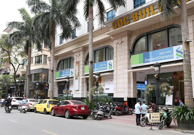 Ngân hàng Standard Chartered tại Hà Nội. (Ảnh: CTV) Standard Chartered tăng vốn cấp 2 với tổng giá trị 2.300 tỷ đồng ảnh 1
