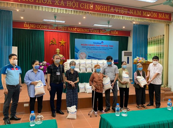 'Ngân hàng gạo nghĩa tình' của VietinBank: Ấm áp nghĩa tình đồng bào ảnh 1
