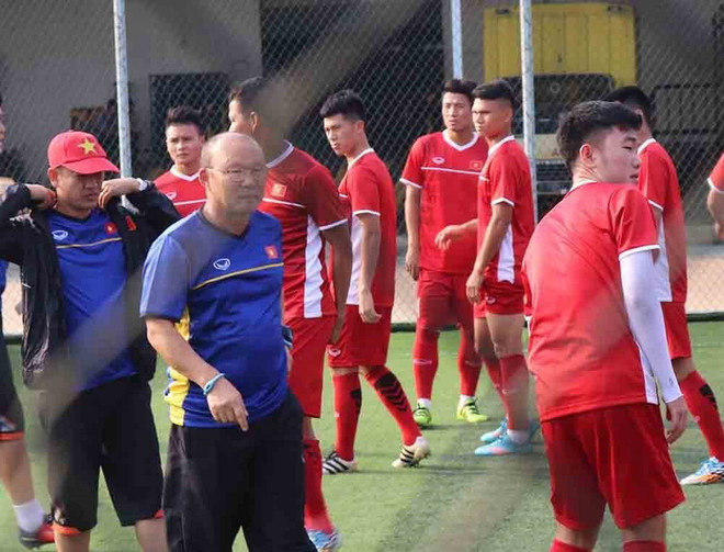 [Photo] ASIAD 2018: U23 Việt Nam luyện tập trước trận gặp Pakistan ảnh 1