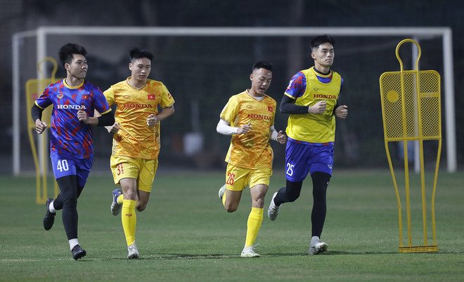 HLV Philippe Troussier nói gì khi loại 13 cầu thủ khỏi U23 Việt Nam? ảnh 1