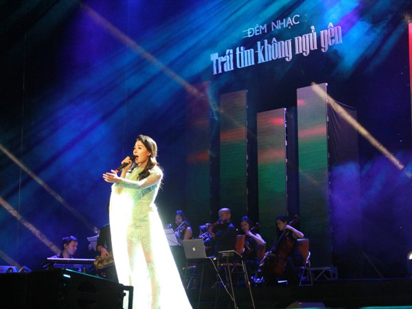 Nữ học trò Thanh Lam khoe thế mạnh về semi classic. (Ảnh: Tiểu Hà Hà) “Trái tim không ngủ yên” - Đêm nhạc Thanh Tùng ấm áp tình nghệ sỹ ảnh 4