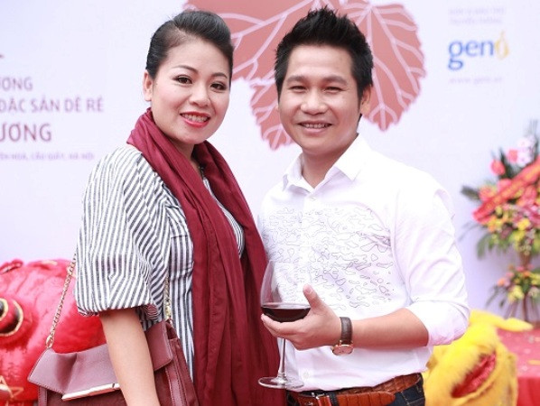 Ca sỹ Anh Thơ mặc chiếc áo dài 1 tỷ đồng trong liveshow đầu tiên ảnh 2