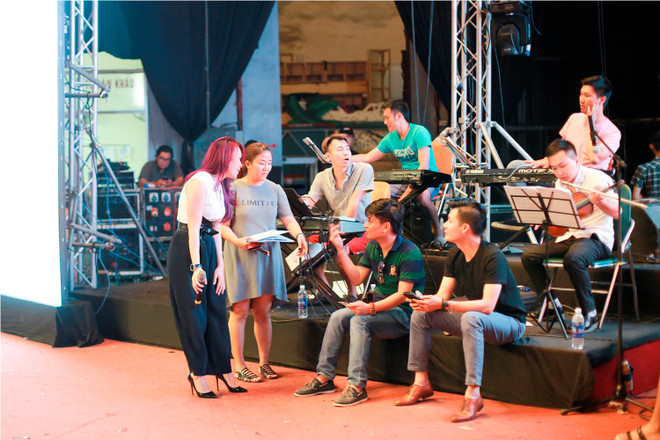 [Photo] Nóng màn "đọ giọng" của Mỹ Tâm và Tấn Minh trước giờ G ảnh 4