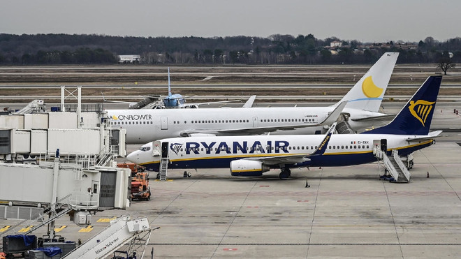 Anh bắt giữ các đối tượng đe dọa an toàn bay của hãng Ryanair ảnh 1