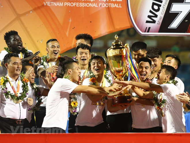 Khoảnh khắc Hà Nội FC giành chức vô địch V-League 2019. (Ảnh: PV/Vietnam+) Vô địch V-League 2022, 'triều đại mới' của Hà Nội FC đã bắt đầu? ảnh 3