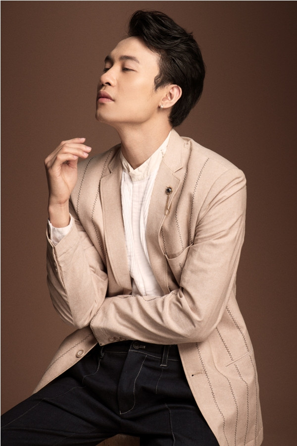 Ngoài album 'Nữ thần' Phạm Anh Duy vừa có hai mini show giới thiệu tại Thành phố Hồ Chí Minh và Hà Nội. (Ảnh: CMV) Giọng hát “cả gan” khởi đầu khi cover lại “hit” các diva nhạc Việt ảnh 3