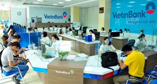 Giao dịch tại VietinBank. (Ảnh:Vietnam+) VietinBank đồng hành cùng doanh nghiệp với nhiều gói tín dụng ưu đãi ảnh 1