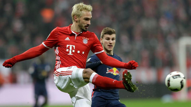 Mats Hummels lý giải về màu tóc vàng lạ lẫm ở trận đấu với RB Leipzig ảnh 5