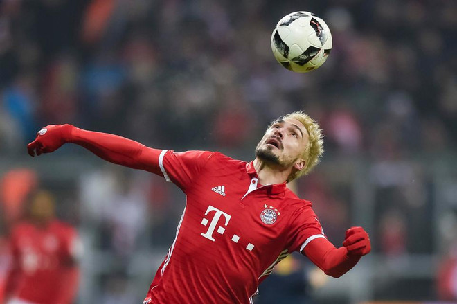Mats Hummels lý giải về màu tóc vàng lạ lẫm ở trận đấu với RB Leipzig ảnh 4