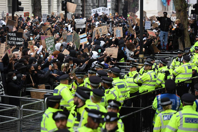 Cảnh sát Anh áp đặt giới nghiêm tại trung tâm thủ đô London ảnh 1