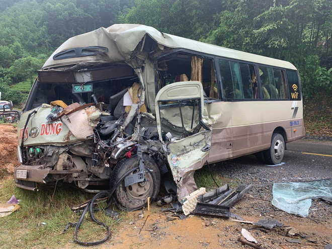 Phú Thọ: Xe ôtô tải đâm vào xe khách, 6 người bị thương nặng ảnh 2