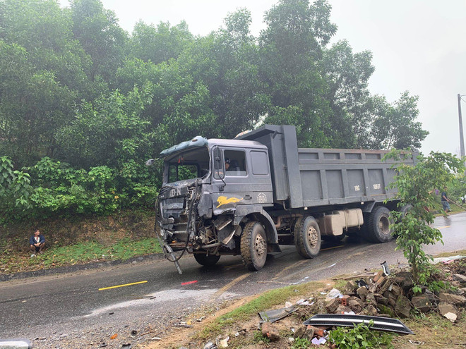 Phú Thọ: Xe ôtô tải đâm vào xe khách, 6 người bị thương nặng ảnh 3