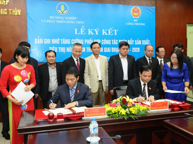Quang cảnh buổi lễ ký kết bản ghi nhớ. (Ảnh: Thanh Tâm/Vietnam+) Xúc tiến thương mại, tháo gỡ rào cản phi thuế quan cho hàng nông sản ảnh 2