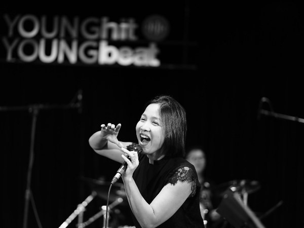 Mỹ Linh thăng hoa trong tiếng đàn Nguyên Lê...(Ảnh: Thế Dương) Mỹ Linh phiêu với tiếng đàn Nguyên Lê trước "giờ G" The BandFest ảnh 11
