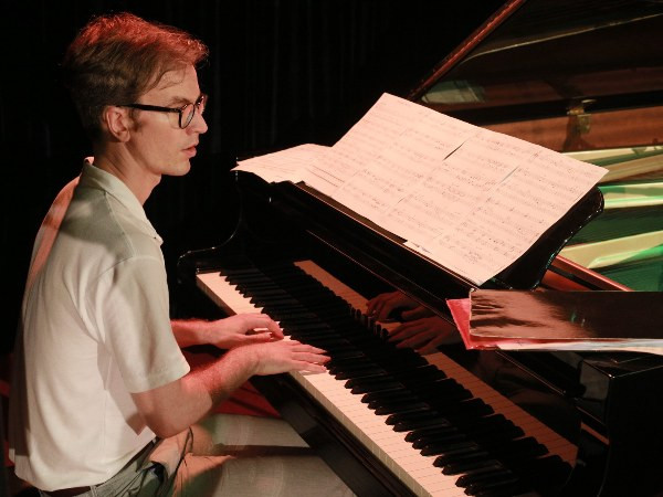 Nghệ sỹ chơi piano Benjamin Schatz. (Ảnh: Thế Dương) Mỹ Linh phiêu với tiếng đàn Nguyên Lê trước "giờ G" The BandFest ảnh 9