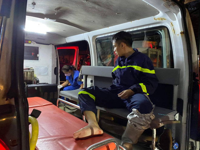 Hà Nội: Cháy ba nhà liền kề, cột khói bốc cao hàng chục mét ảnh 7