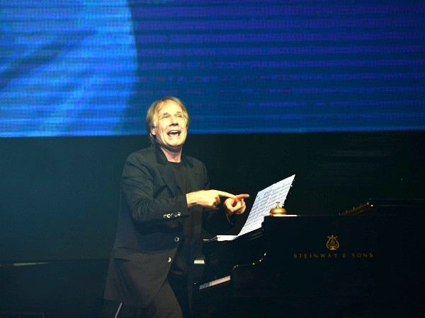 Dư âm đầy mê đắm đêm nhạc của danh cầm Richard Clayderman ảnh 1
