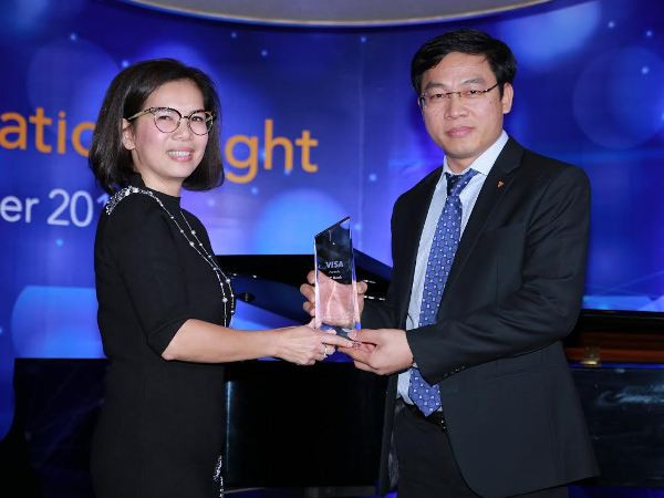 Ngày càng nhiều người Việt Nam chi tiêu qua thẻ tín dụng ảnh 1