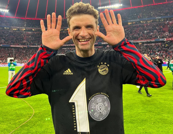 Thomas Müller cùng Bayern vô địch Bundesliga lần thứ 10 liên tiếp ( Nguồn: Fc Bayern.com) Müller đứng đầu danh sách cầu thủ vô địch Bundesliga nhiều nhất ảnh 1