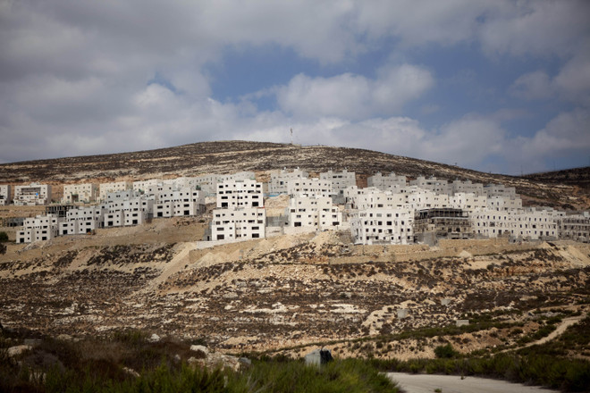 Công trình xây dựng khu định cư mới ở Givat Zeev, Khu Bờ tây, phía bắc Jerusalem. (Ảnh: AFP/TTXVN) Israel công bố kế hoạch xây dựng nhà định cư mới ảnh 1