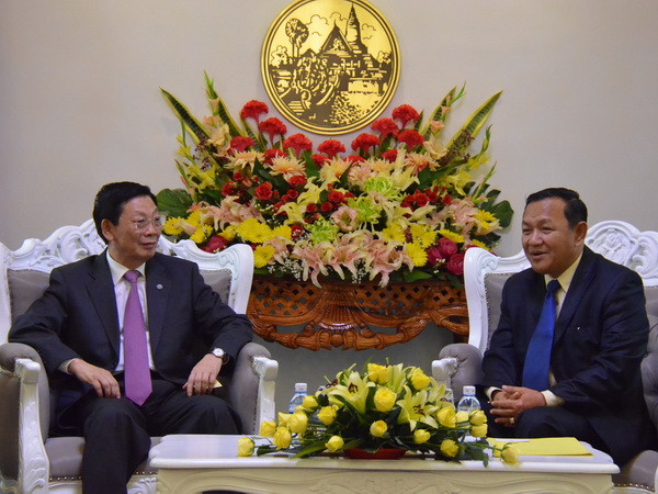 Đô trưởng Phnom Penh Paso Cheatevong tiếp Chủ tịch Nguyễn Thế Thảo chiều ngày 10/1 tại Tòa Thị chính. (Ảnh: Trần Chí Hùng/Vietnam+) Hà Nội tặng Phnom Penh 2 triệu USD xây trường học ảnh 1