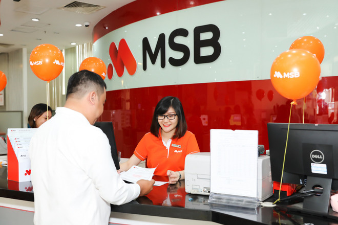 Giao dịch tại MSB. (Ảnh: CTV/Vietnam+) MSB dự kiến bán Công ty Tài chính FCCOM để thu về 2.000 tỷ đồng ảnh 1