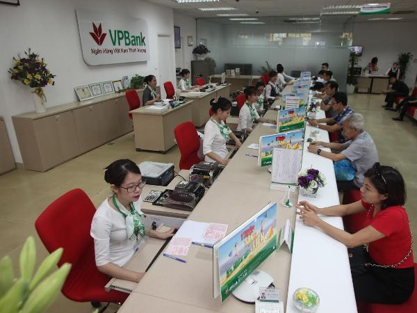 Giao dịch tại VPBank. (Nguồn: VPBank) VPBank đạt kết quả kinh doanh tốt nhờ tối đa hóa hiệu suất hoạt động ảnh 1
