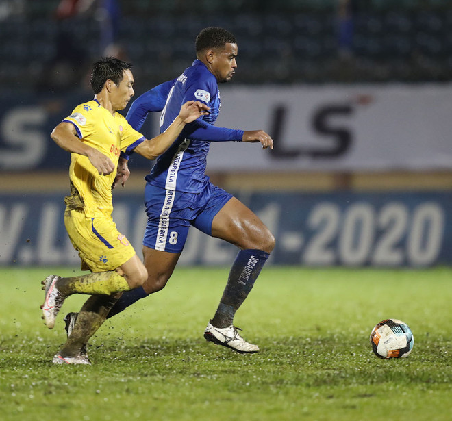 Kết quả V-League: Quảng Nam nhen nhóm trụ hạng, HAGL thua đậm Sài Gòn ảnh 1
