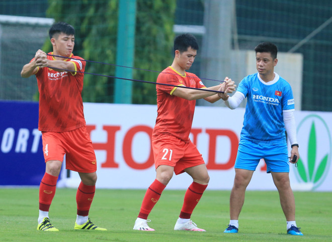 Trung vệ Đình Trọng háo hức chờ ngày đối đầu với đội tuyển Nhật Bản ảnh 1