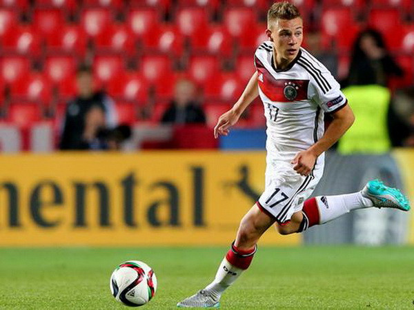 Cổ động viên tuyển Đức “phát điên” vì chàng trai Joshua Kimmich ảnh 3