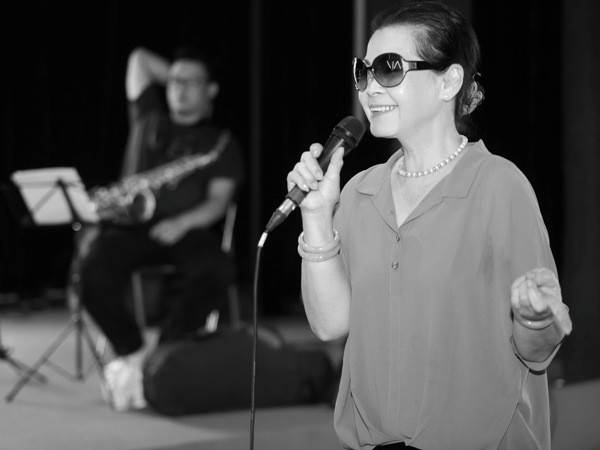 Danh ca Khánh Ly song ca với Hồng Nhung trong đêm nhạc ngày 8/3 ảnh 3