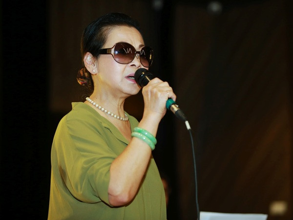 Danh ca Khánh Ly song ca với Hồng Nhung trong đêm nhạc ngày 8/3 ảnh 4