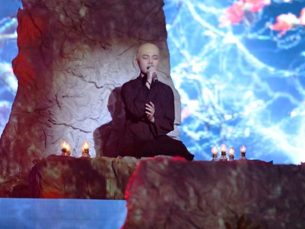 The Remix: Giang Hồng Ngọc gây sửng sốt khi hóa thành... ni sư ảnh 2