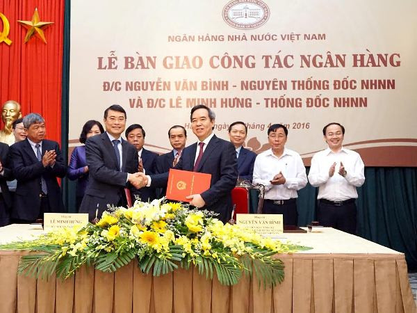Tân Thống đốc Ngân hàng Nhà nước Lê Minh Hưng nhận bàn giao công tác ảnh 1
