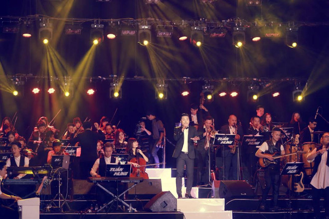 [Photo] Tuấn Hưng "đam mê" hát nhạc Nguyễn Vĩnh Tiến ảnh 4