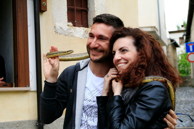 Sởn da gà với lễ hội rước rắn kỳ lạ trên đất nước Italy ảnh 1