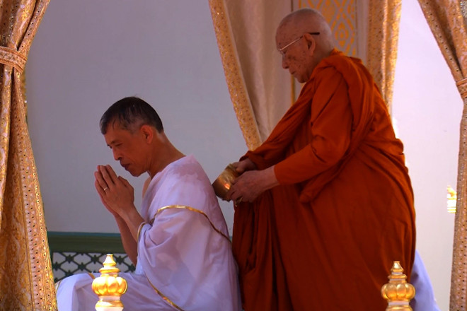 [Photo] Nhà vua Thái Lan Maha Vajiralongkorn chính thức lên ngôi ảnh 3