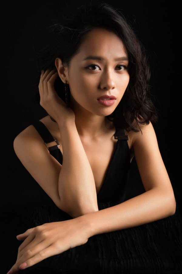 Sau “Cửa thơm mùi nắng” Hoàng Quyên mới “Như là cơn mưa tới” ảnh 2