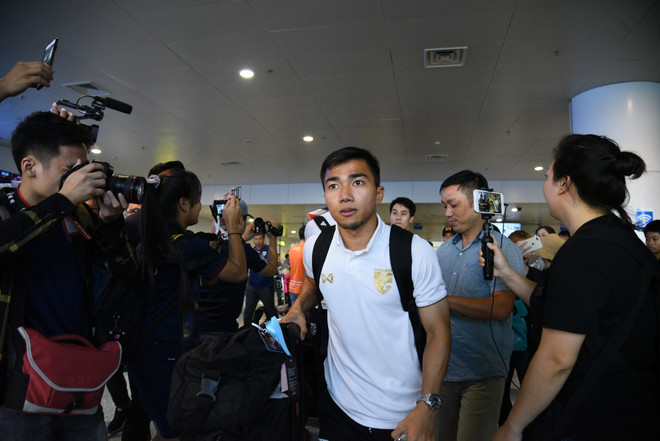 Tuyển Thái Lan tới Hà Nội, sẵn sàng đấu Việt Nam với 'bài tẩy' ảnh 1