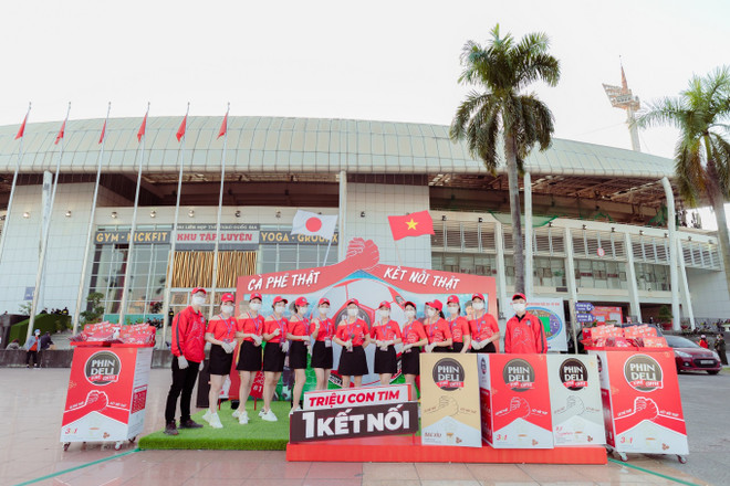 20.000 CĐV được tài trợ vật dụng cổ vũ ở trận Việt Nam gặp Oman ảnh 1