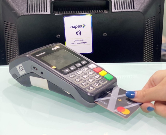Ảnh minh họa. (Ảnh: Vietnam+) Mastercard và NAPAS hợp tác triển khai kết nối chuyển mạch thẻ ảnh 1
