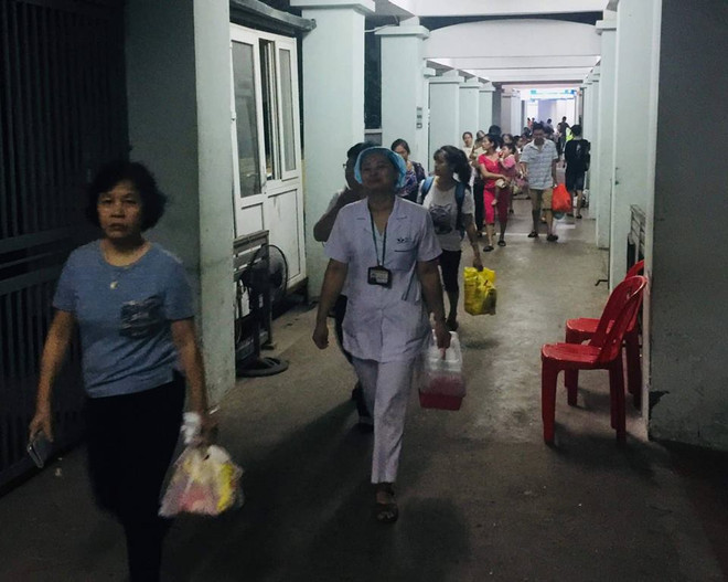 Bệnh viện Nhi Trung ương chủ động sơ tán bệnh nhân gần khu vực cháy ảnh 1
