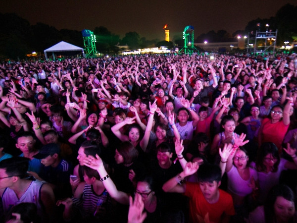 Monsoon 2015 gây ấn tượng đêm đầu bằng sân khấu, âm thanh, ánh sáng ảnh 6